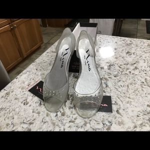 Nina Size 8 Clear Sandal